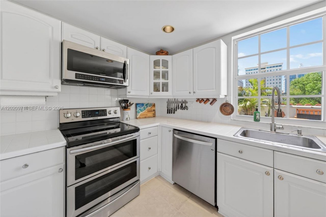 323 Navarre Ave , Unit 403, Coral Gables, FL 33134 Photo