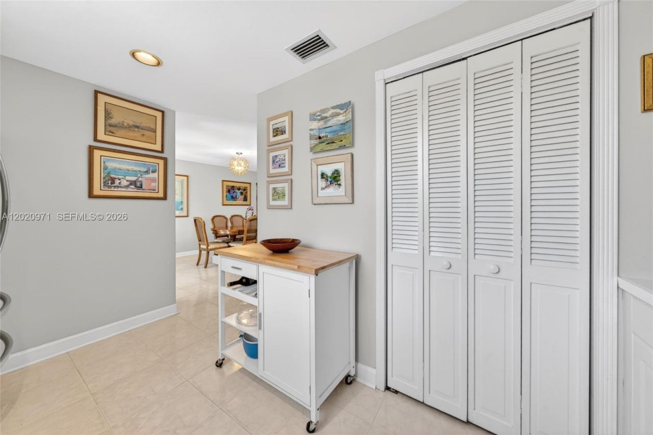 323 Navarre Ave , Unit 403, Coral Gables, FL 33134 Photo