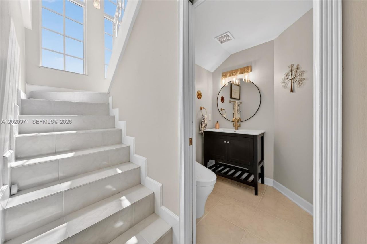 323 Navarre Ave , Unit 403, Coral Gables, FL 33134 Photo