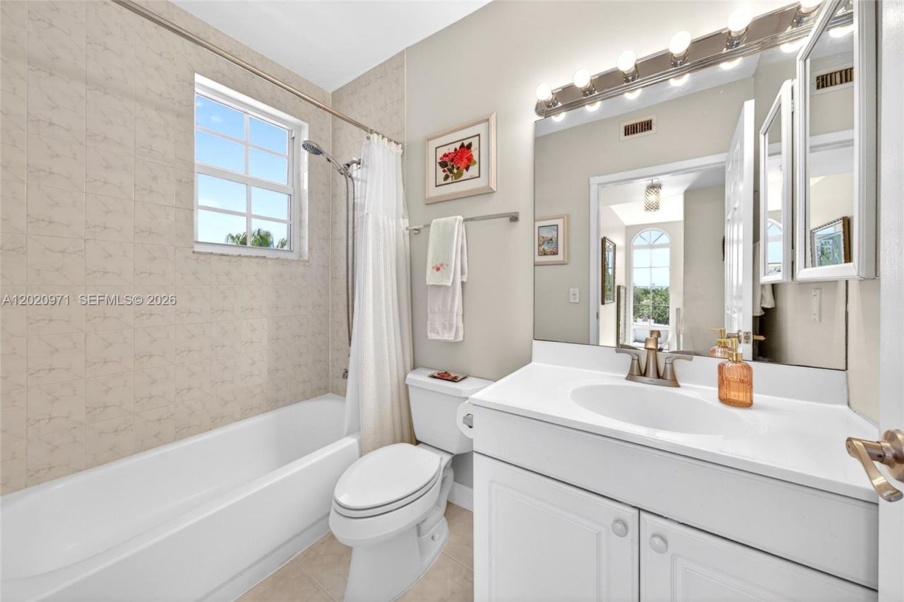 323 Navarre Ave , Unit 403, Coral Gables, FL 33134 Photo