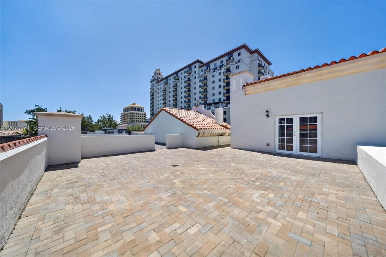 323 Navarre Ave , Unit 403, Coral Gables, FL 33134 Photo
