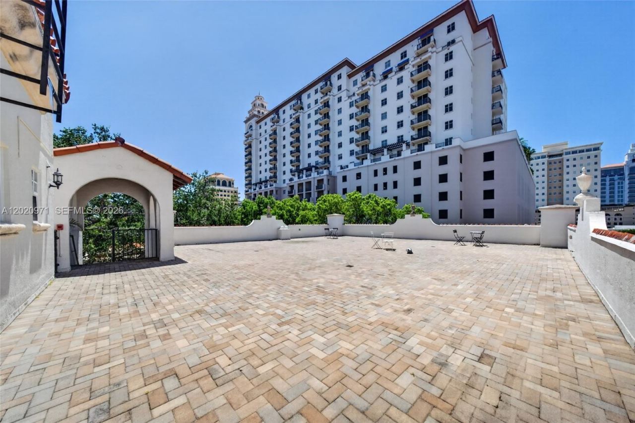 323 Navarre Ave , Unit 403, Coral Gables, FL 33134 Photo