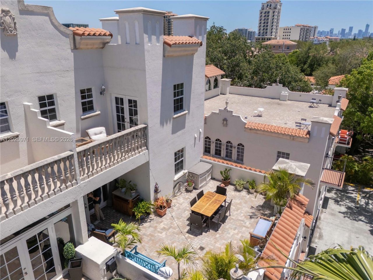 323 Navarre Ave , Unit 403, Coral Gables, FL 33134 Photo