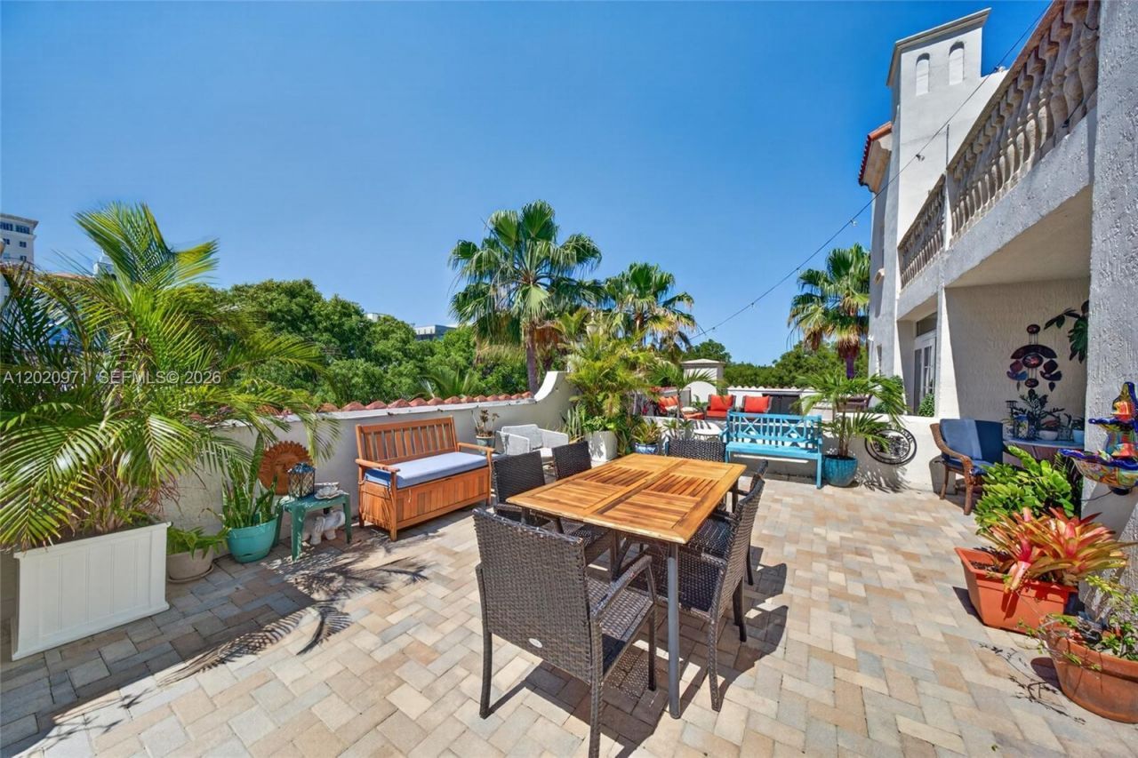 323 Navarre Ave , Unit 403, Coral Gables, FL 33134 Photo