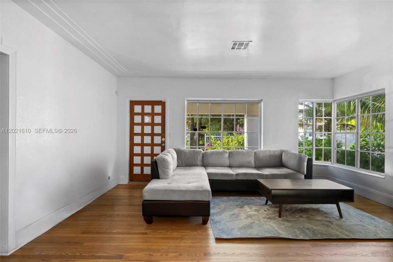 555 NE 73rd St , Miami, FL 33138 Photo