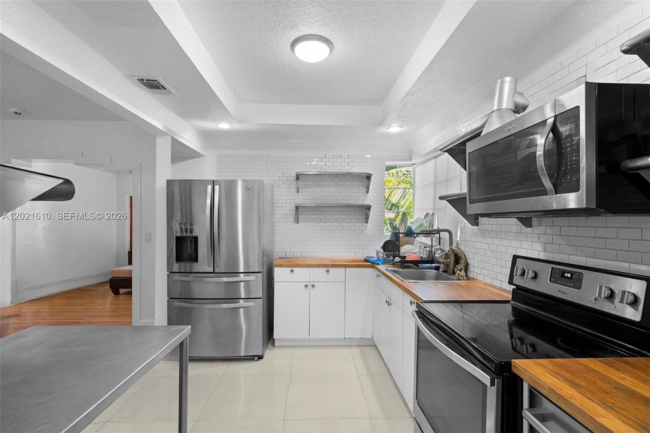 555 NE 73rd St , Miami, FL 33138 Photo