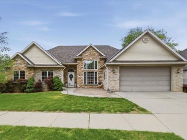 1518 SKYLINE Drive, COUNCIL BLUFFS, IA 51503