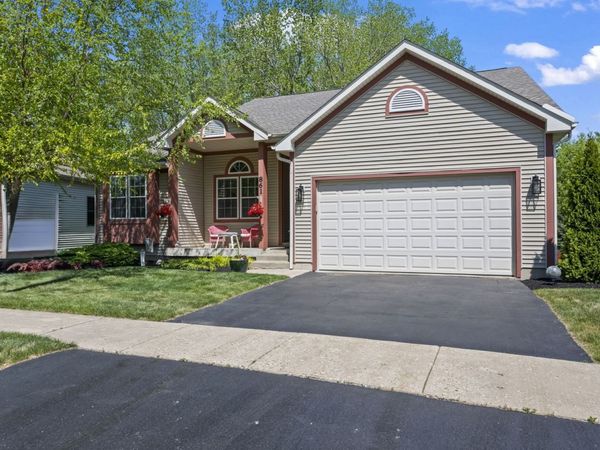 861 Prairie Ridge Drive , Woodstock, IL 60098