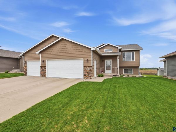 4417 W 93rd St, Sioux Falls, SD 57108