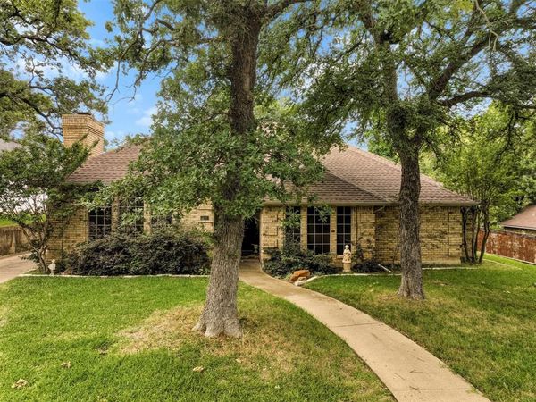821 Red Oak Drive, Mansfield, TX 76063