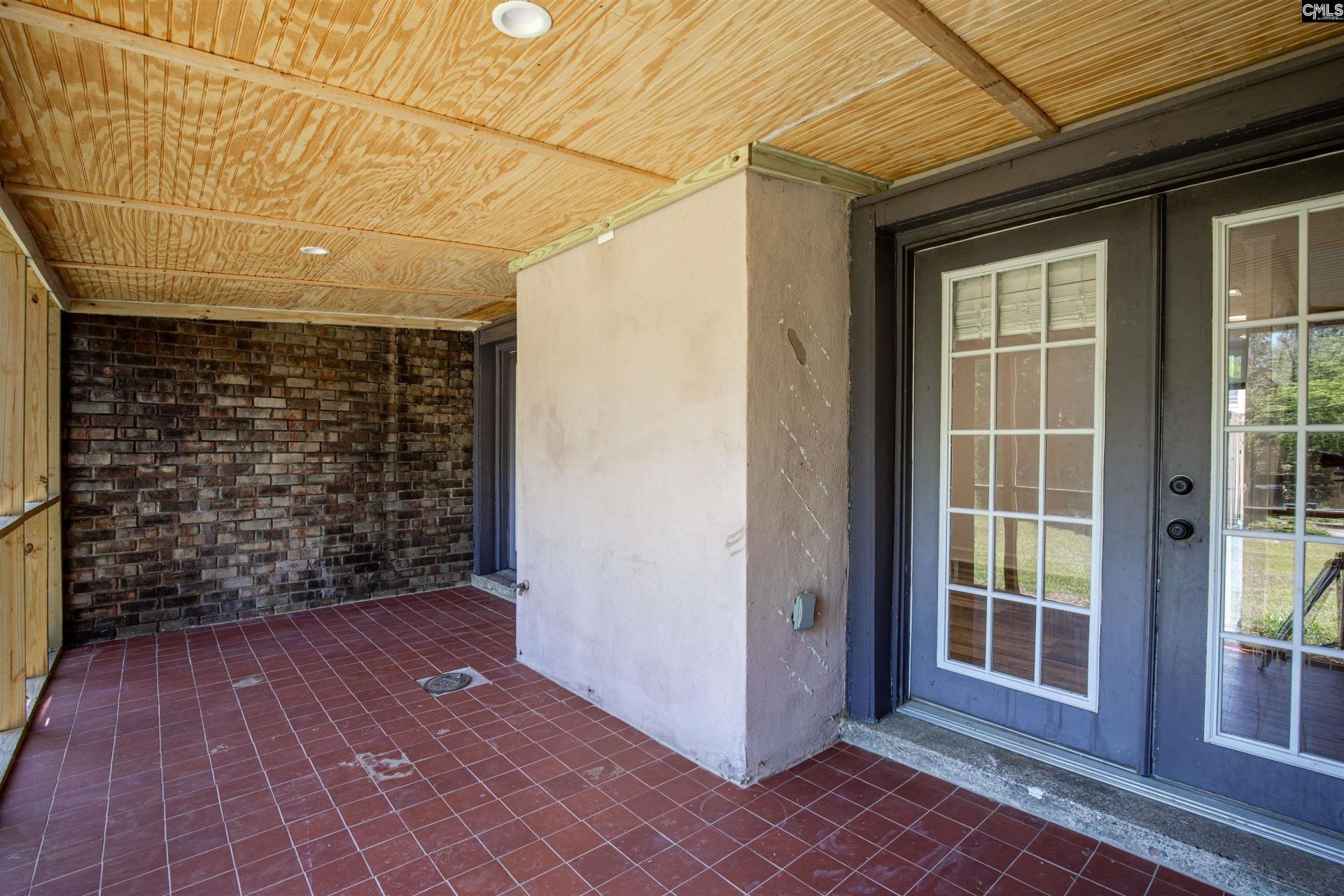 108 Lionsgate Drive Photo 10