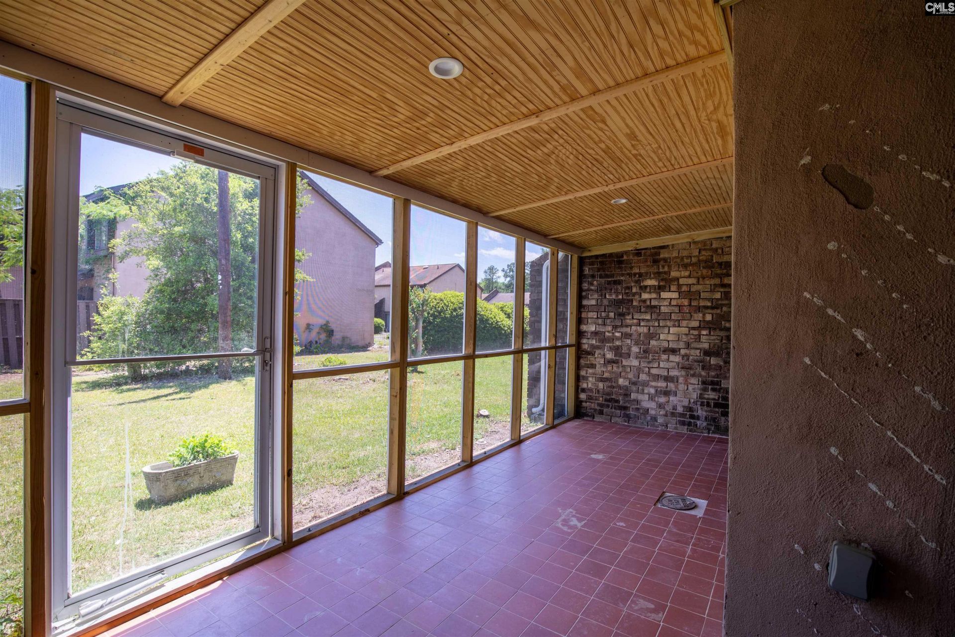 108 Lionsgate Drive Photo 11