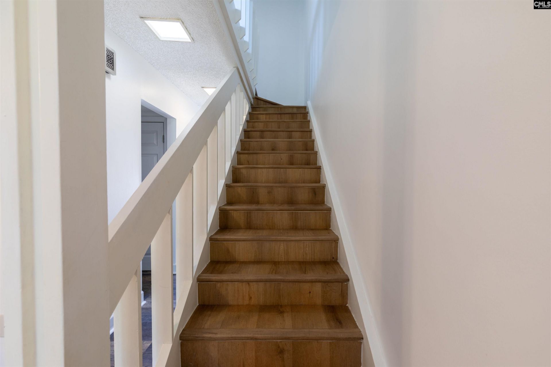108 Lionsgate Drive Photo 12