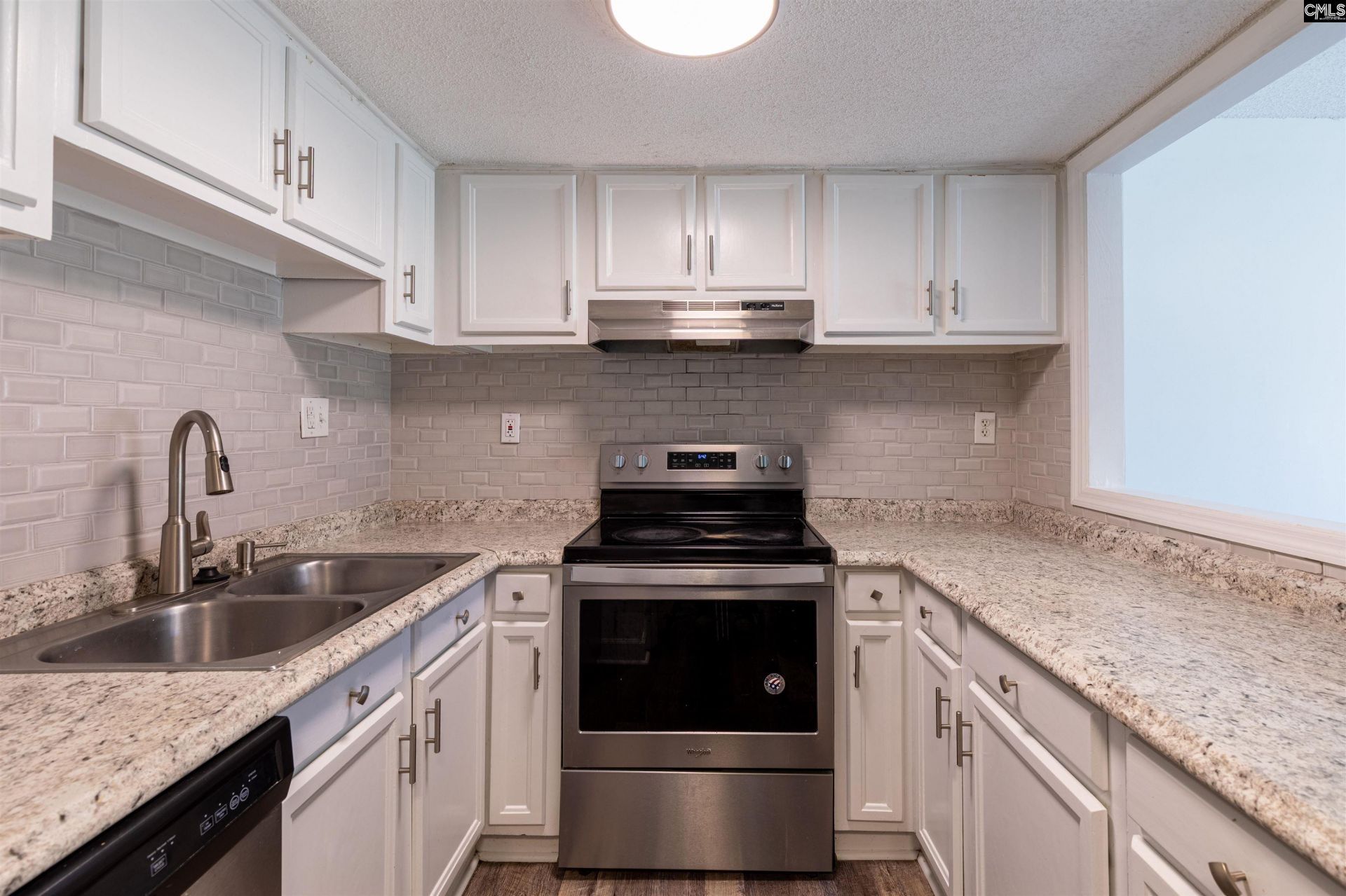 108 Lionsgate Drive Photo 6
