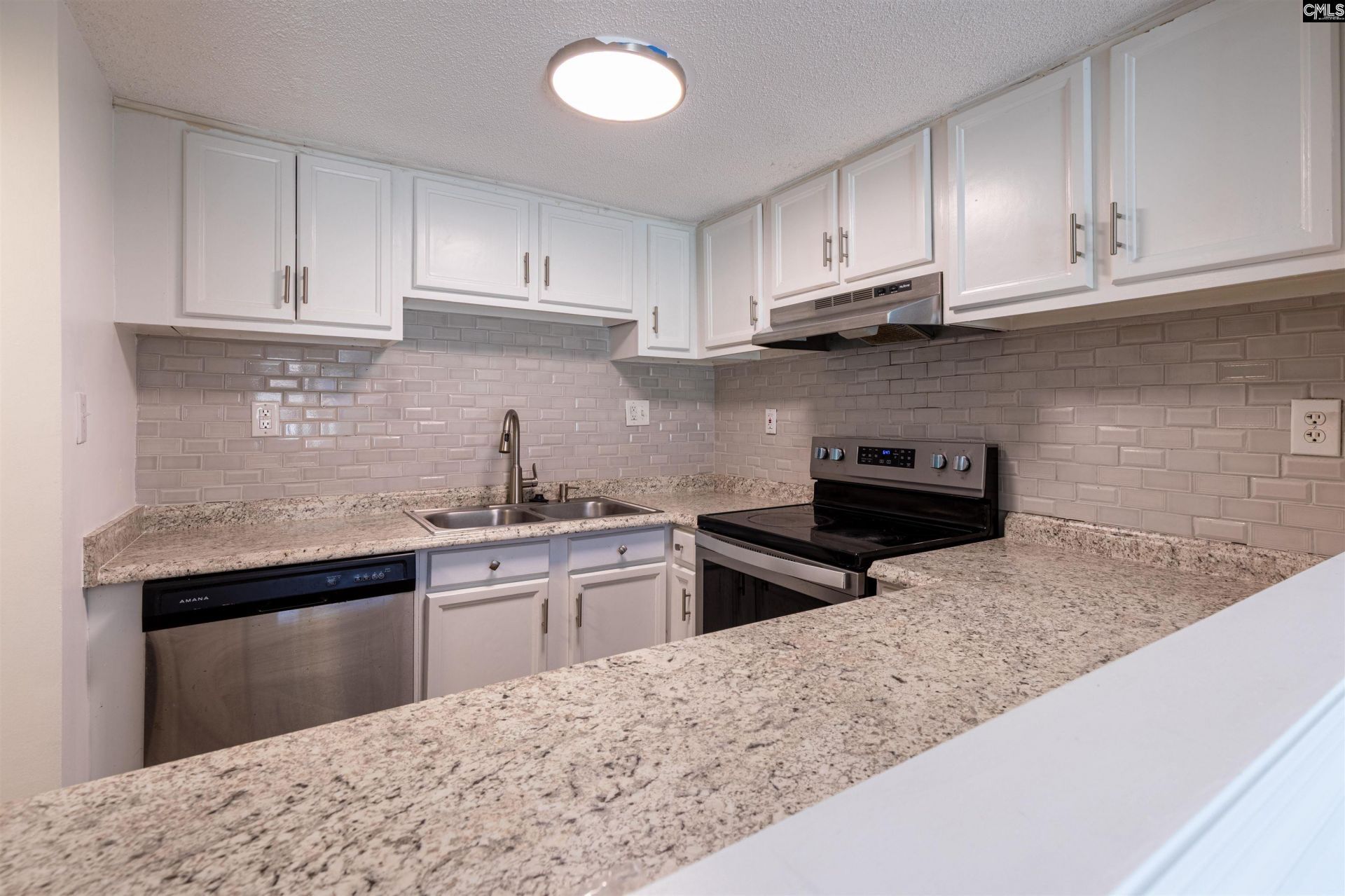 108 Lionsgate Drive Photo 7