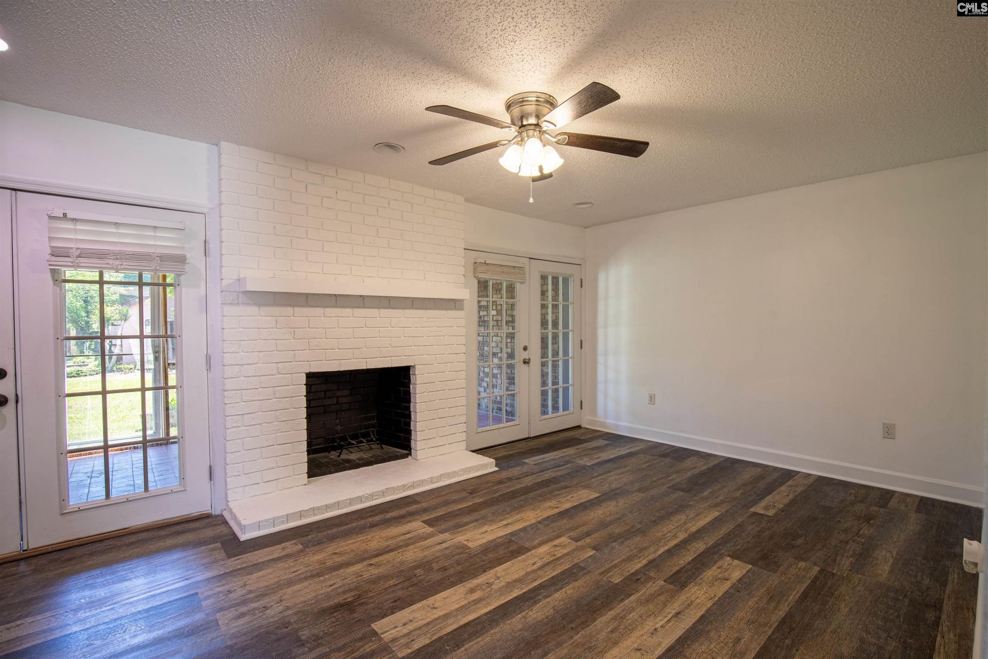 108 Lionsgate Drive Photo 8