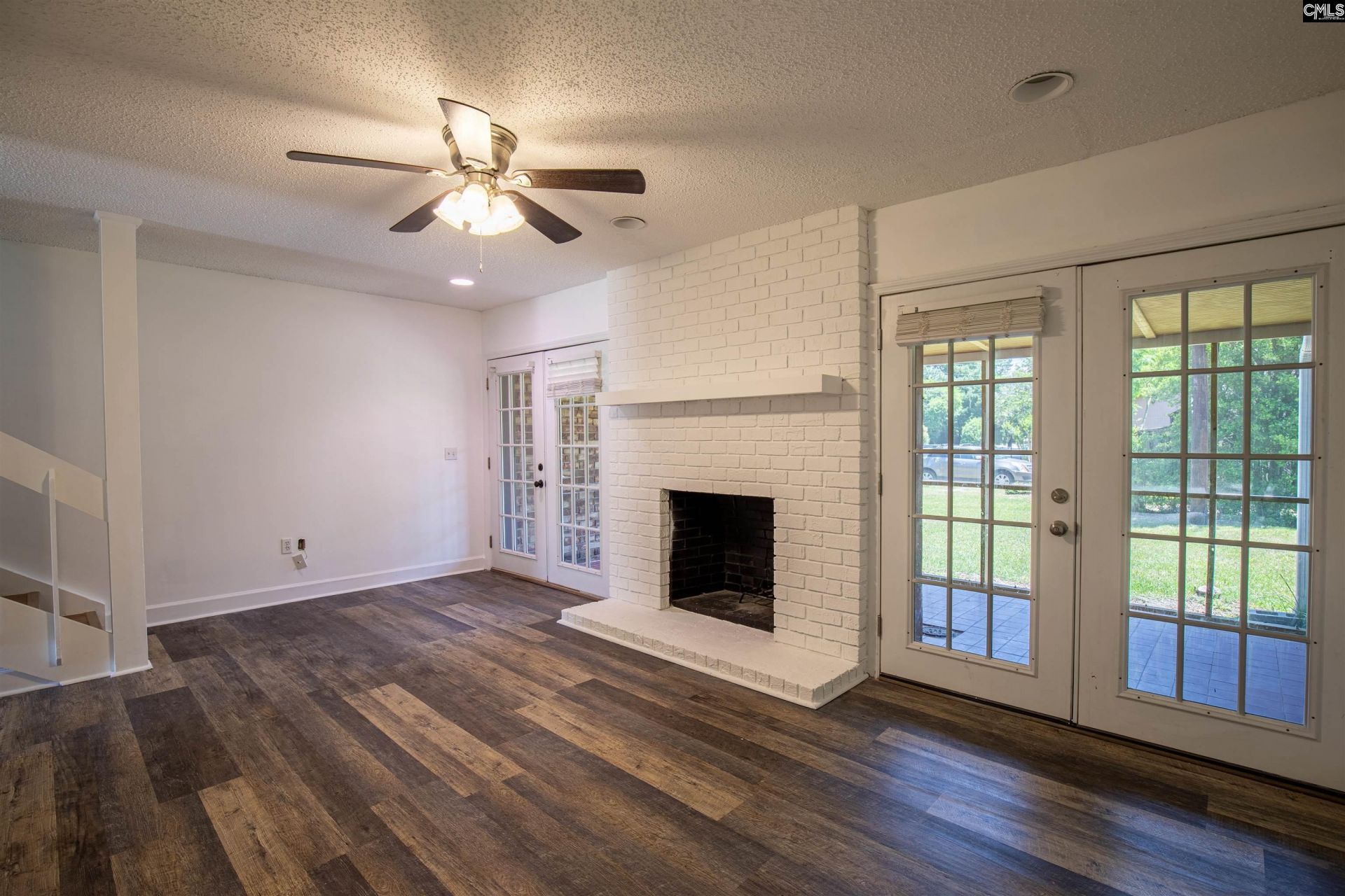 108 Lionsgate Drive Photo 9