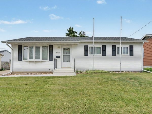 4700 Midway Drive NW, Cedar Rapids, IA 52405