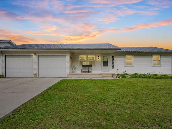 1304 Grande Avenue, Center Point, IA 52213