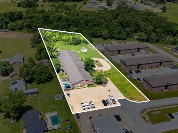 185 Rebecca Street , Gentry, AR 72734