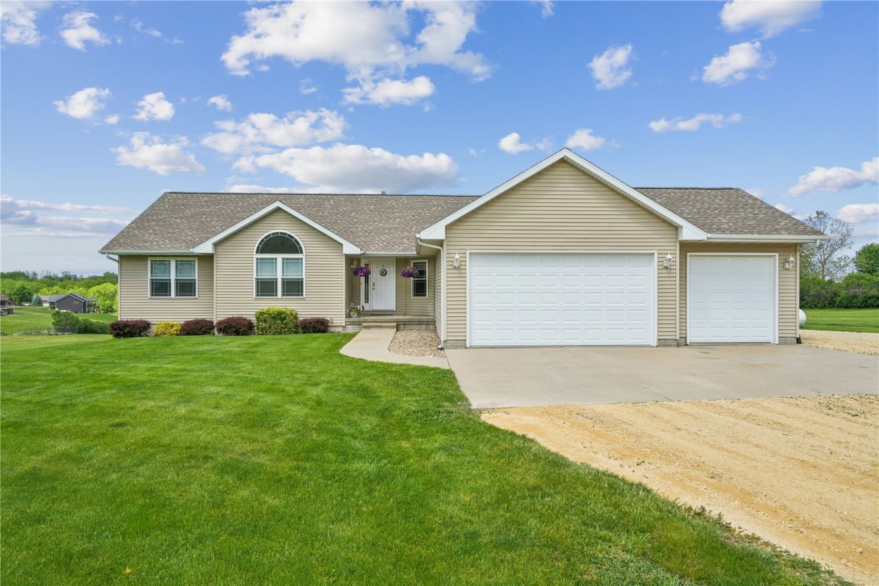 22987 Antler Trail, Anamosa, IA 52205 Main Photo