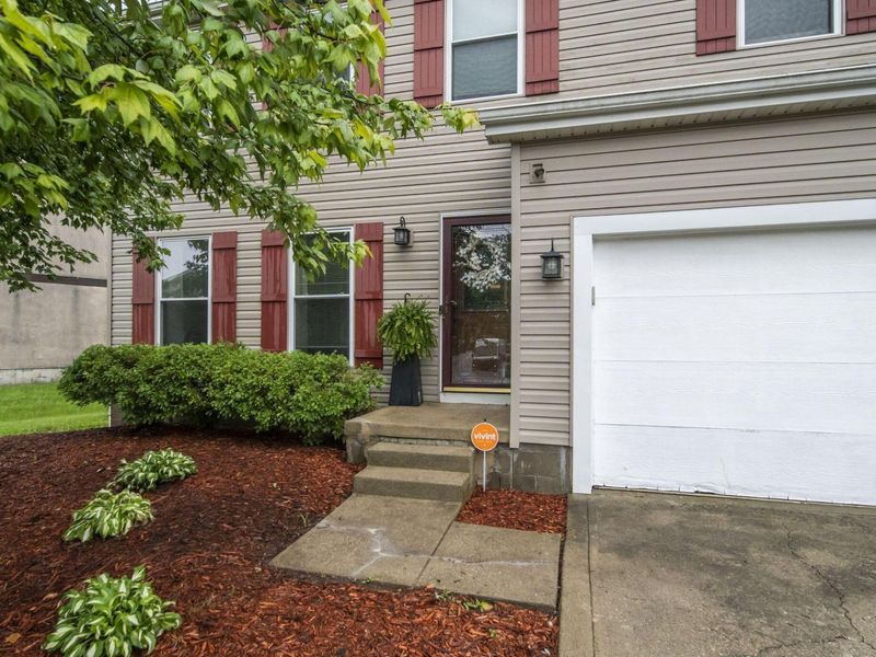 7573 Harbour Town Drive, Pickerington, OH 43147 Photo 2