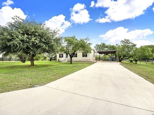 105 Pioneer Home, Seguin, TX 78155