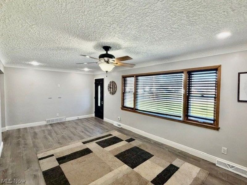 1264 Everbright Drive , Uniontown, OH 44685 Photo 3