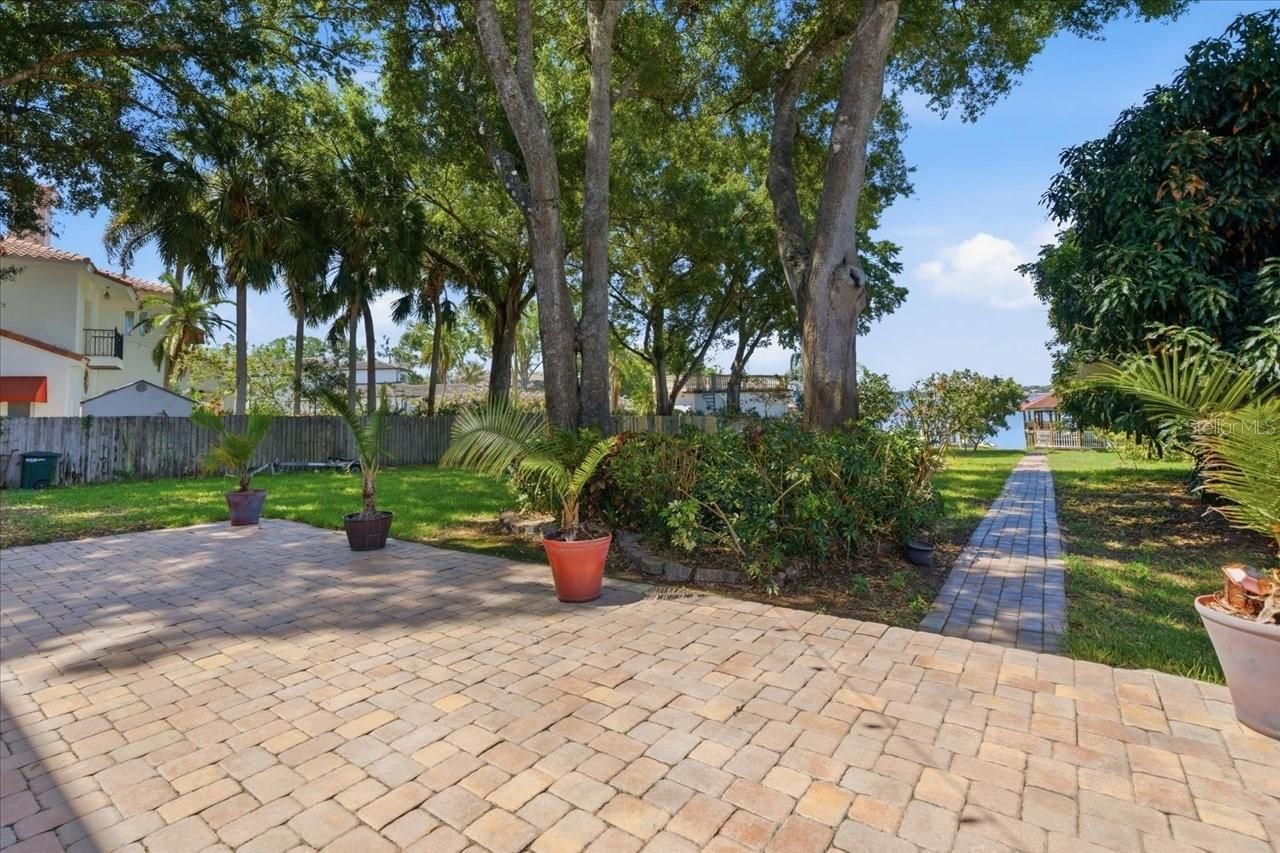 12006 Waterside Court, Tampa, FL 33612 Photo
