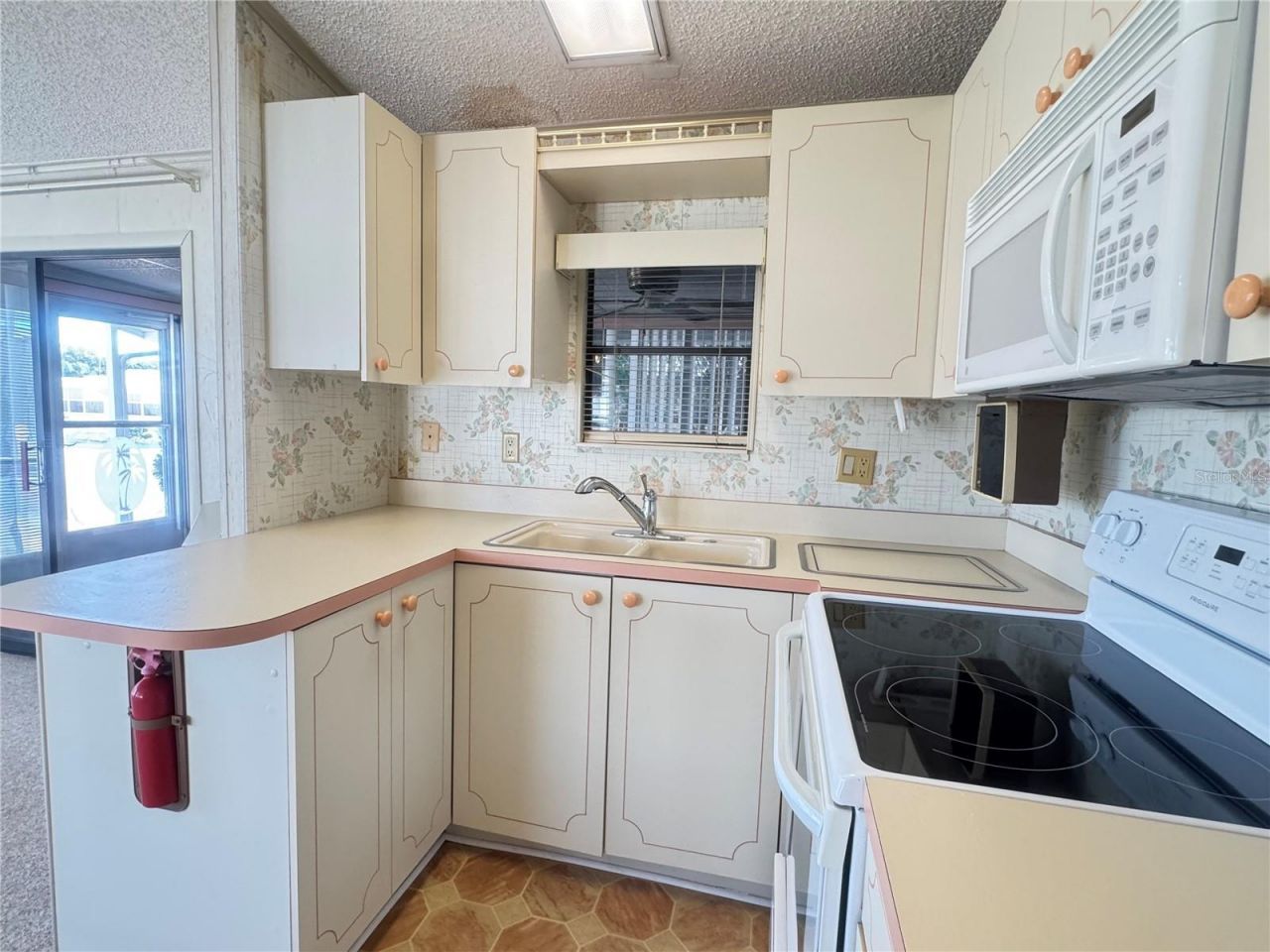 35220 Dodie Drive, Unit 13, Zephyrhills, FL 33541 Photo