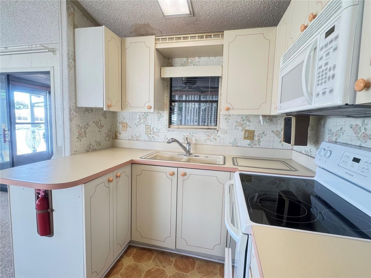 35220 Dodie Drive, Unit 13, Zephyrhills, FL 33541 Photo
