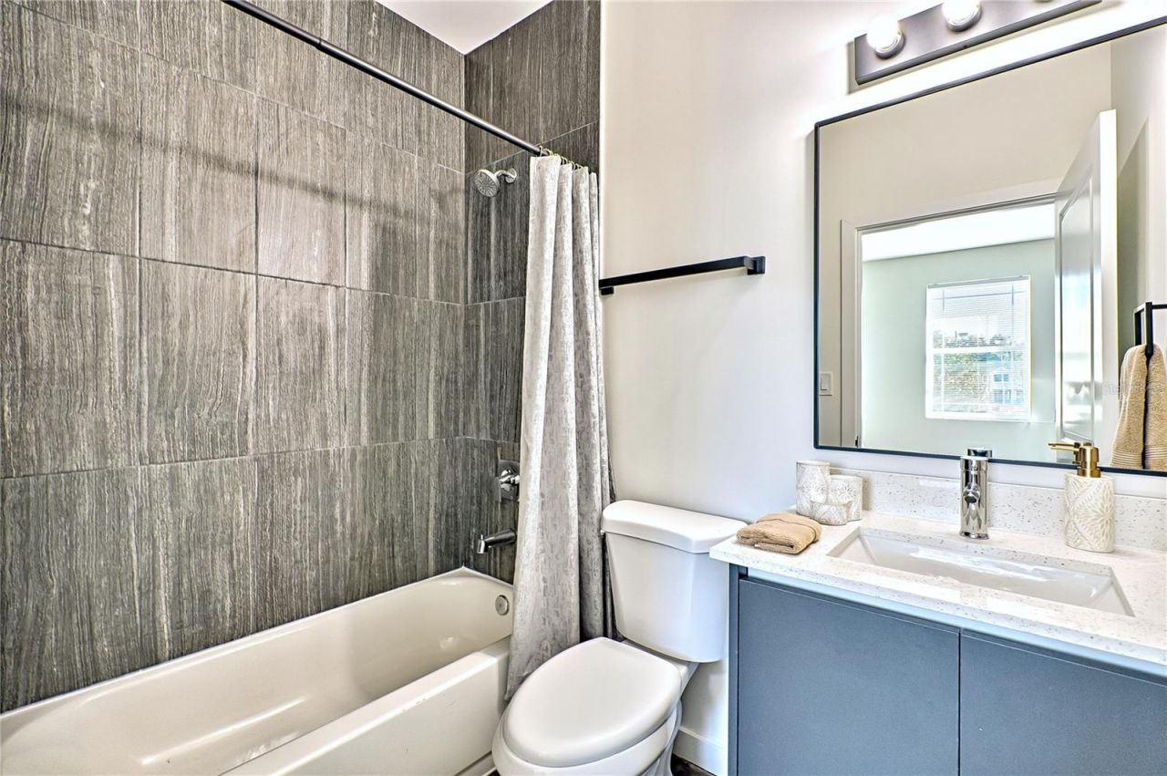 1593 NW 29th Road , Unit 5, Gainesville, FL 32605 Photo