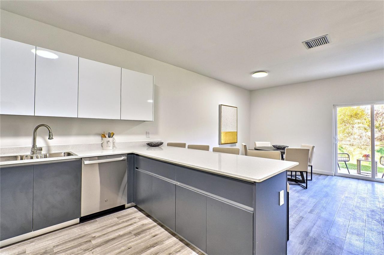 1593 NW 29th Road , Unit 5, Gainesville, FL 32605 Photo