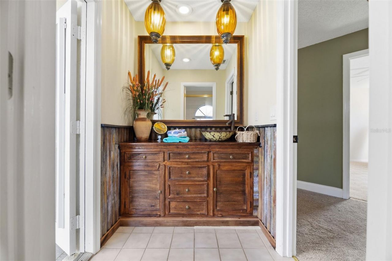 8432 Palm Lakes Court, Sarasota, FL 34243 Photo