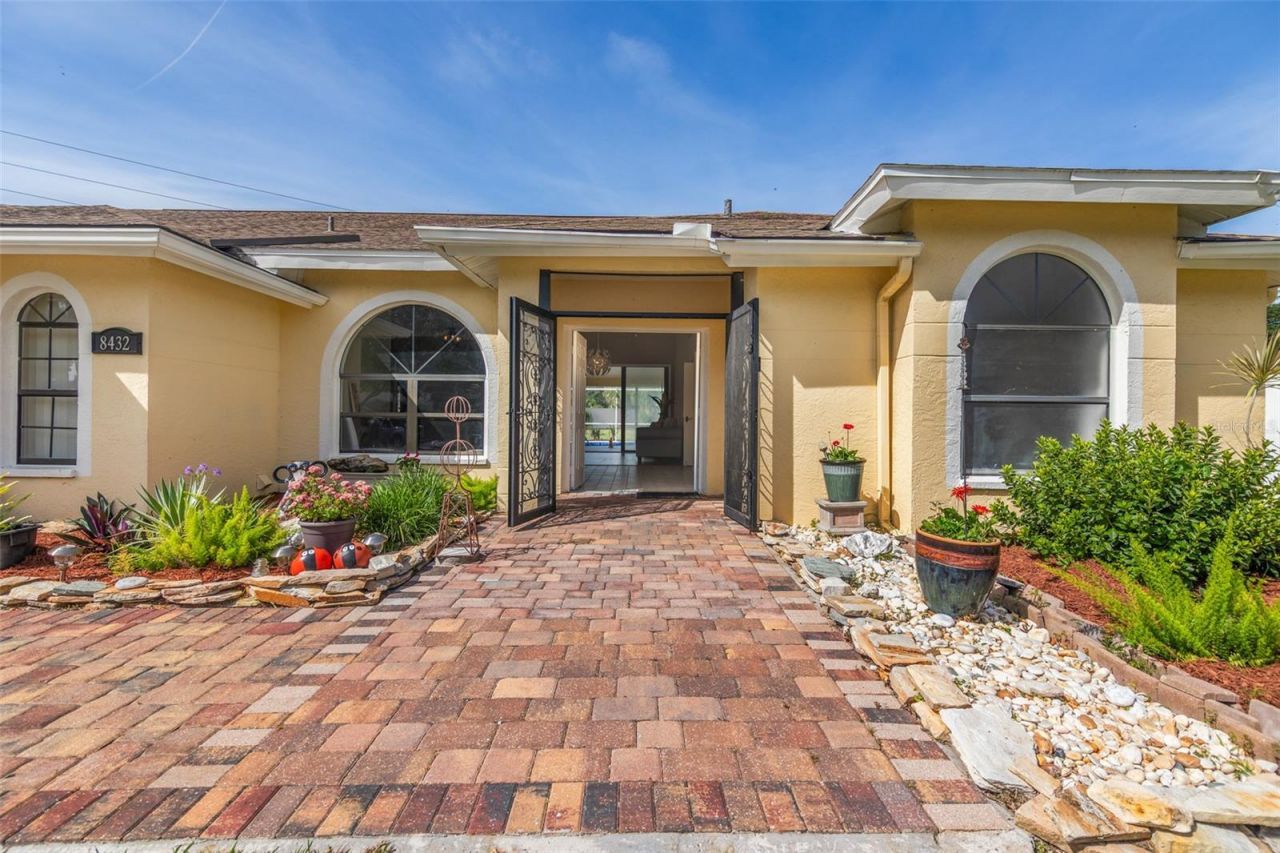 8432 Palm Lakes Court, Sarasota, FL 34243 Photo