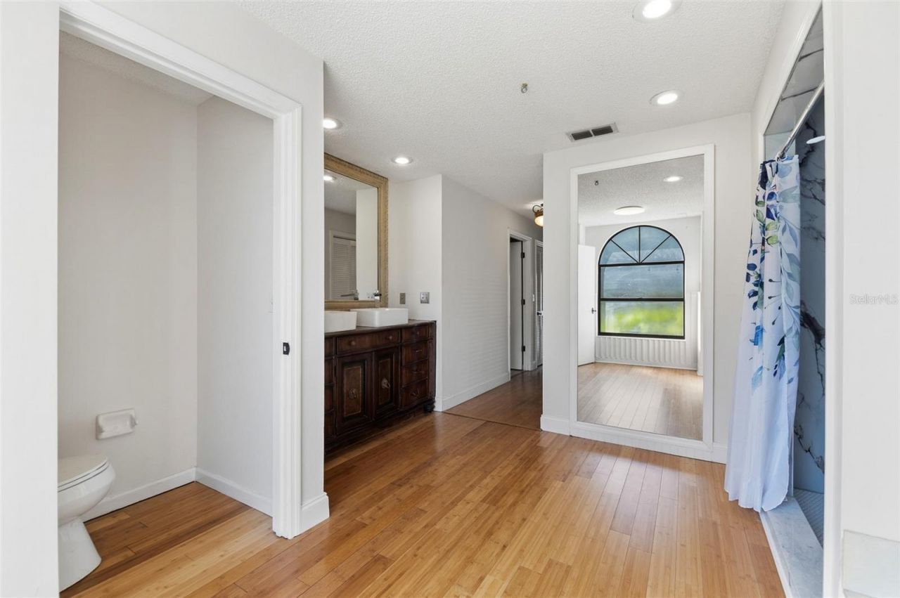 8432 Palm Lakes Court, Sarasota, FL 34243 Photo