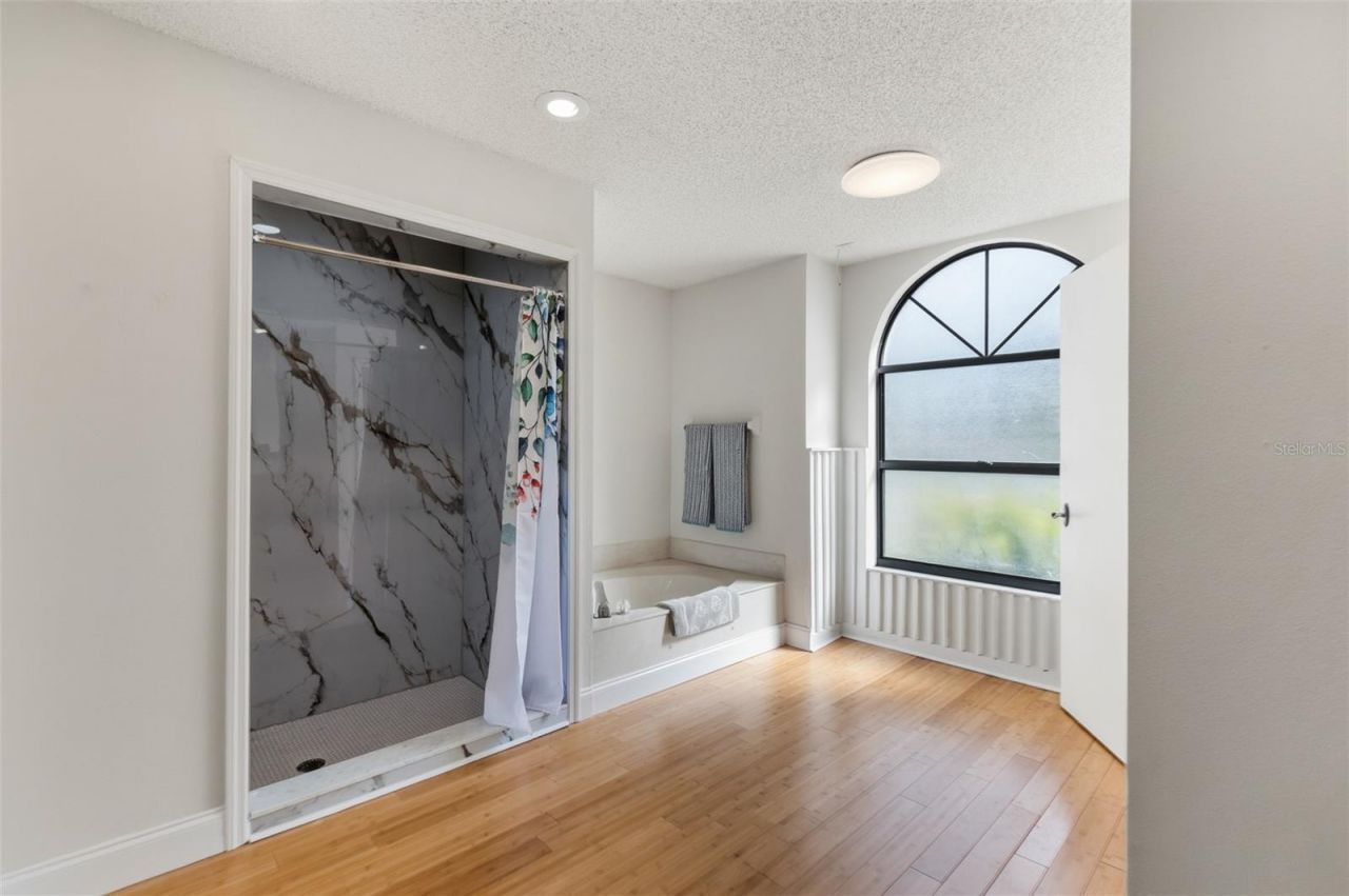 8432 Palm Lakes Court, Sarasota, FL 34243 Photo