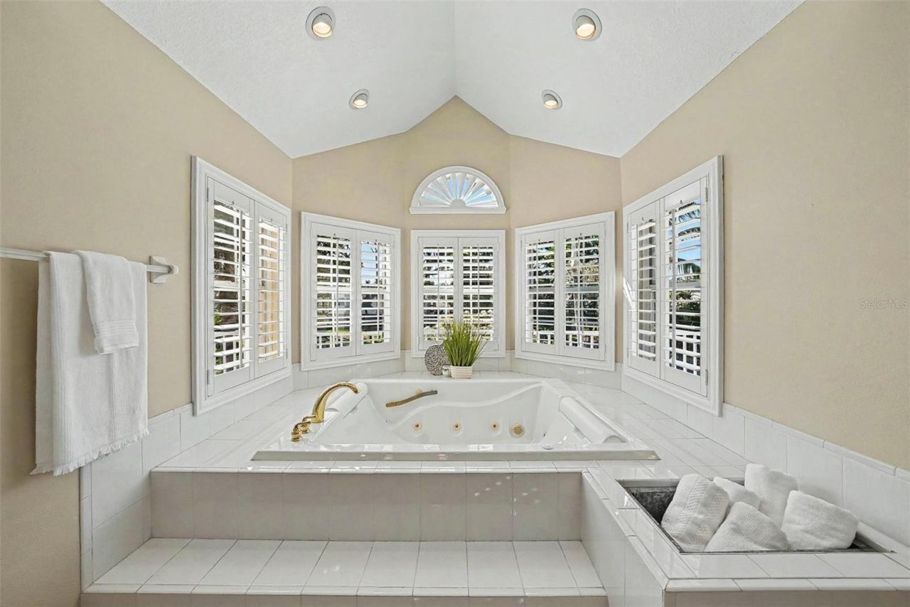 833 Marco Drive Ne, Saint Petersburg, FL 33702 Photo