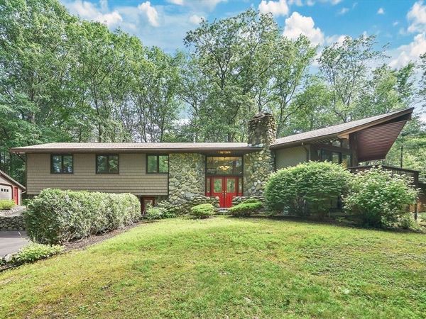 215 Barry St, Agawam, MA 01030