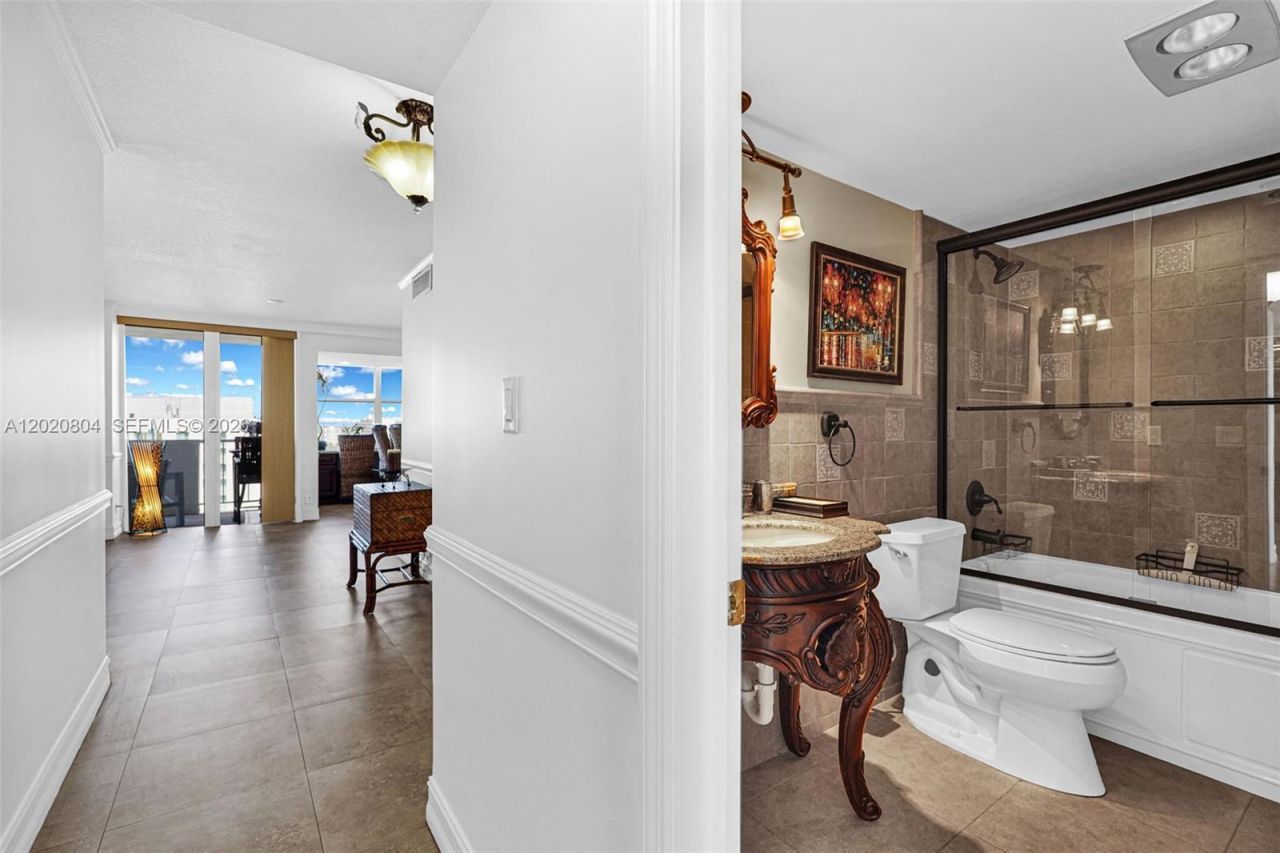 2800 E Sunrise Blvd, Unit 17E, Fort Lauderdale, FL 33304 Photo