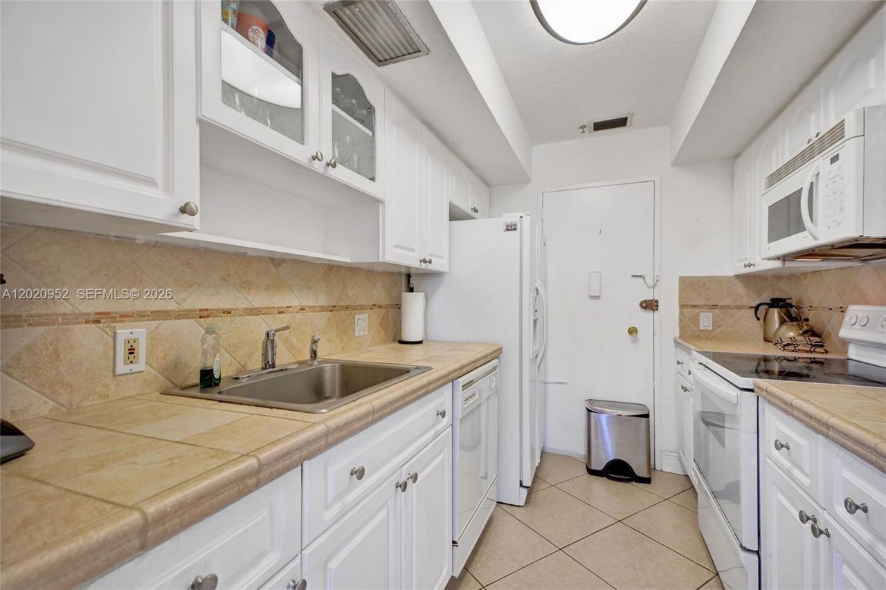 4925 Collins Ave, Unit 3H, Miami Beach, FL 33140 Photo