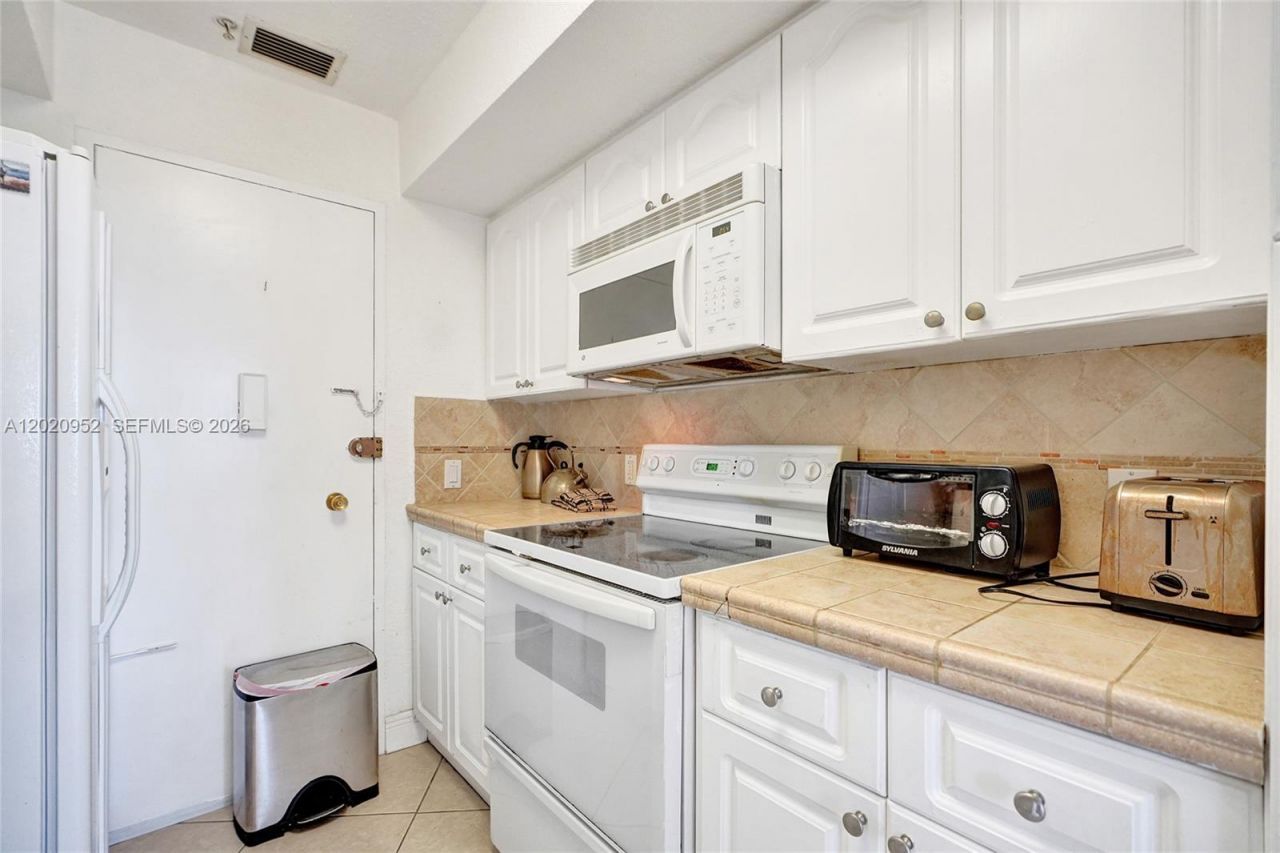 4925 Collins Ave, Unit 3H, Miami Beach, FL 33140 Photo