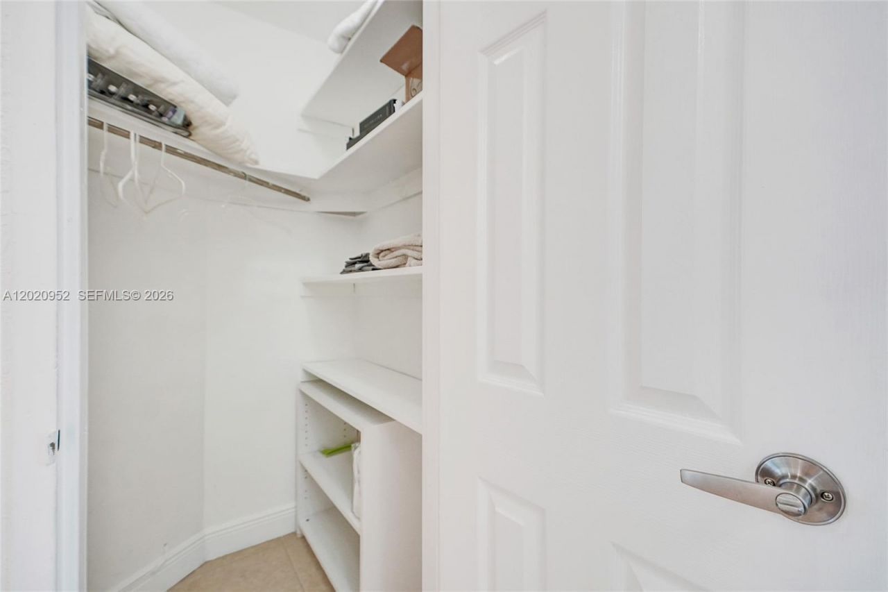 4925 Collins Ave, Unit 3H, Miami Beach, FL 33140 Photo