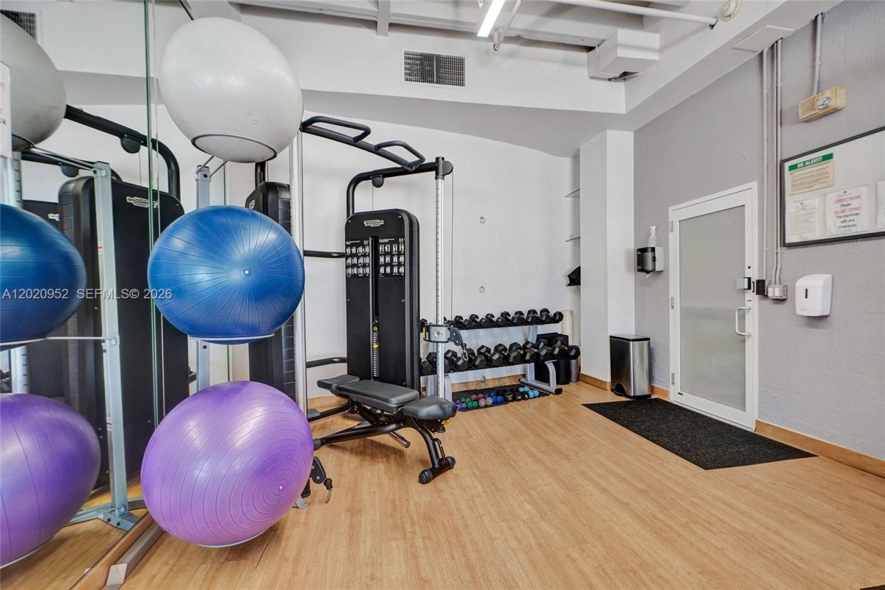4925 Collins Ave, Unit 3H, Miami Beach, FL 33140 Photo