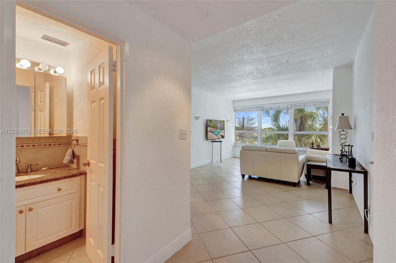 4925 Collins Ave, Unit 3H, Miami Beach, FL 33140 Photo