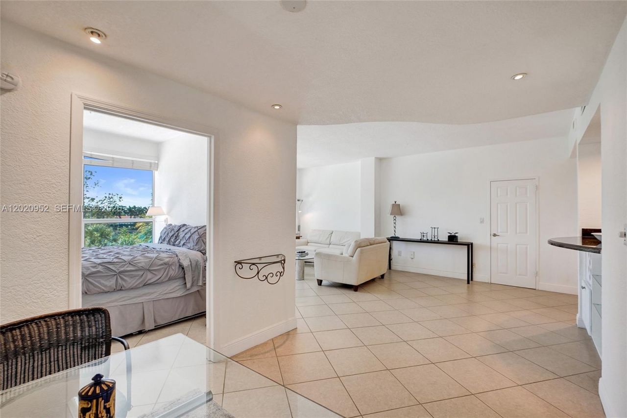 4925 Collins Ave, Unit 3H, Miami Beach, FL 33140 Photo