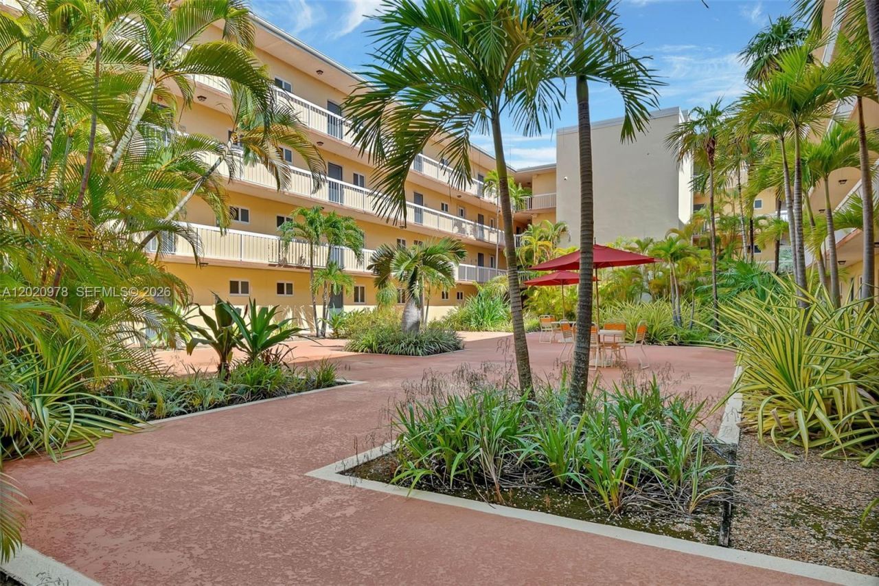 7701 Camino Real, Unit A-416, Miami, FL 33143 Photo