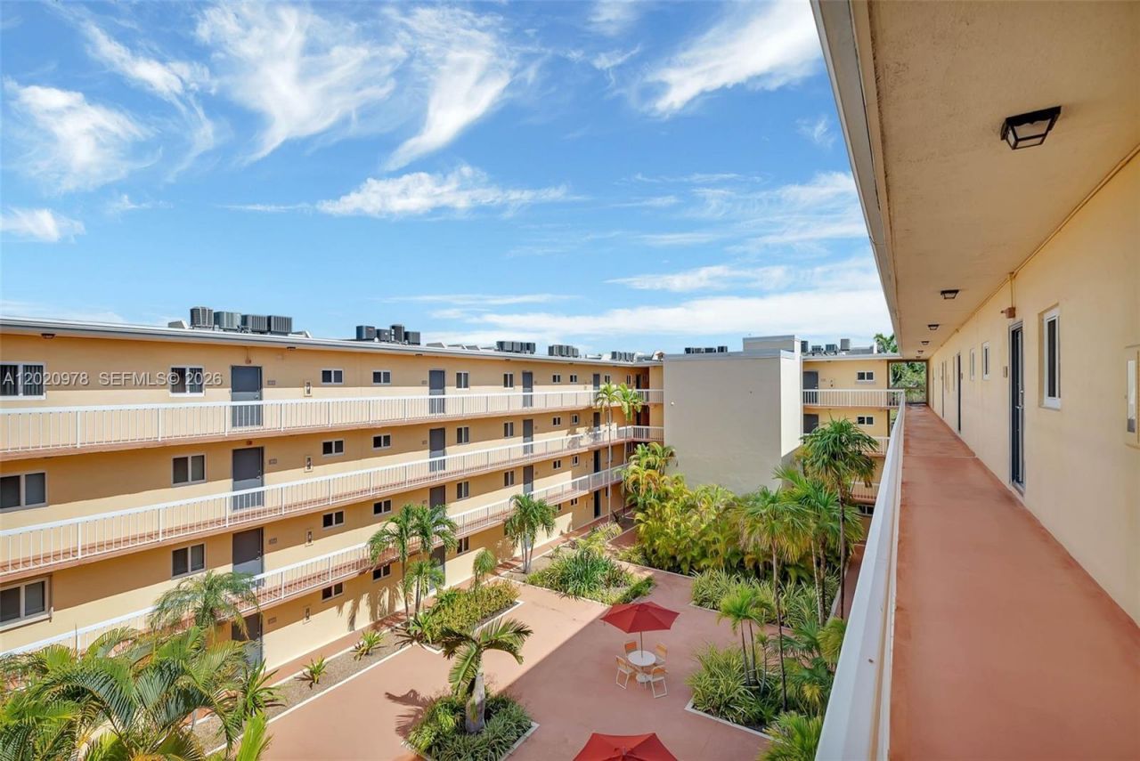 7701 Camino Real, Unit A-416, Miami, FL 33143 Photo