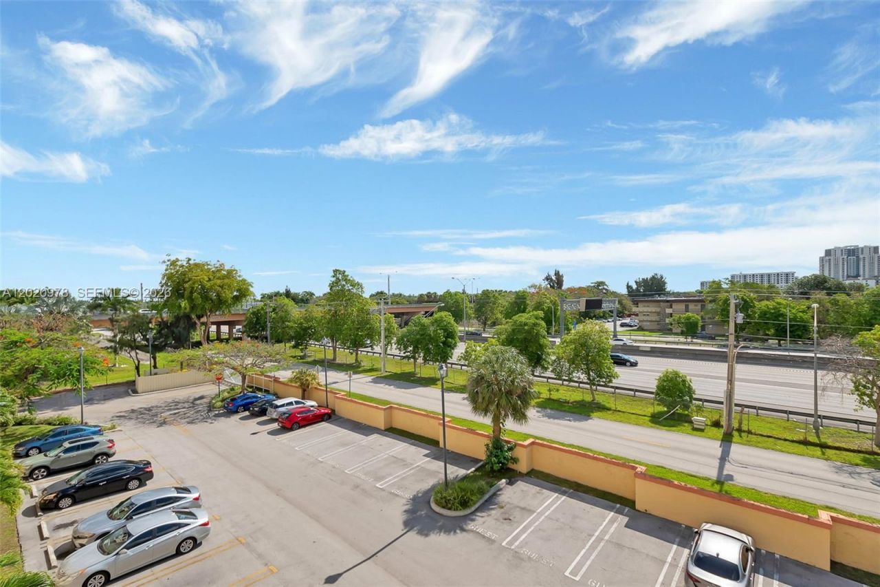 7701 Camino Real, Unit A-416, Miami, FL 33143 Photo