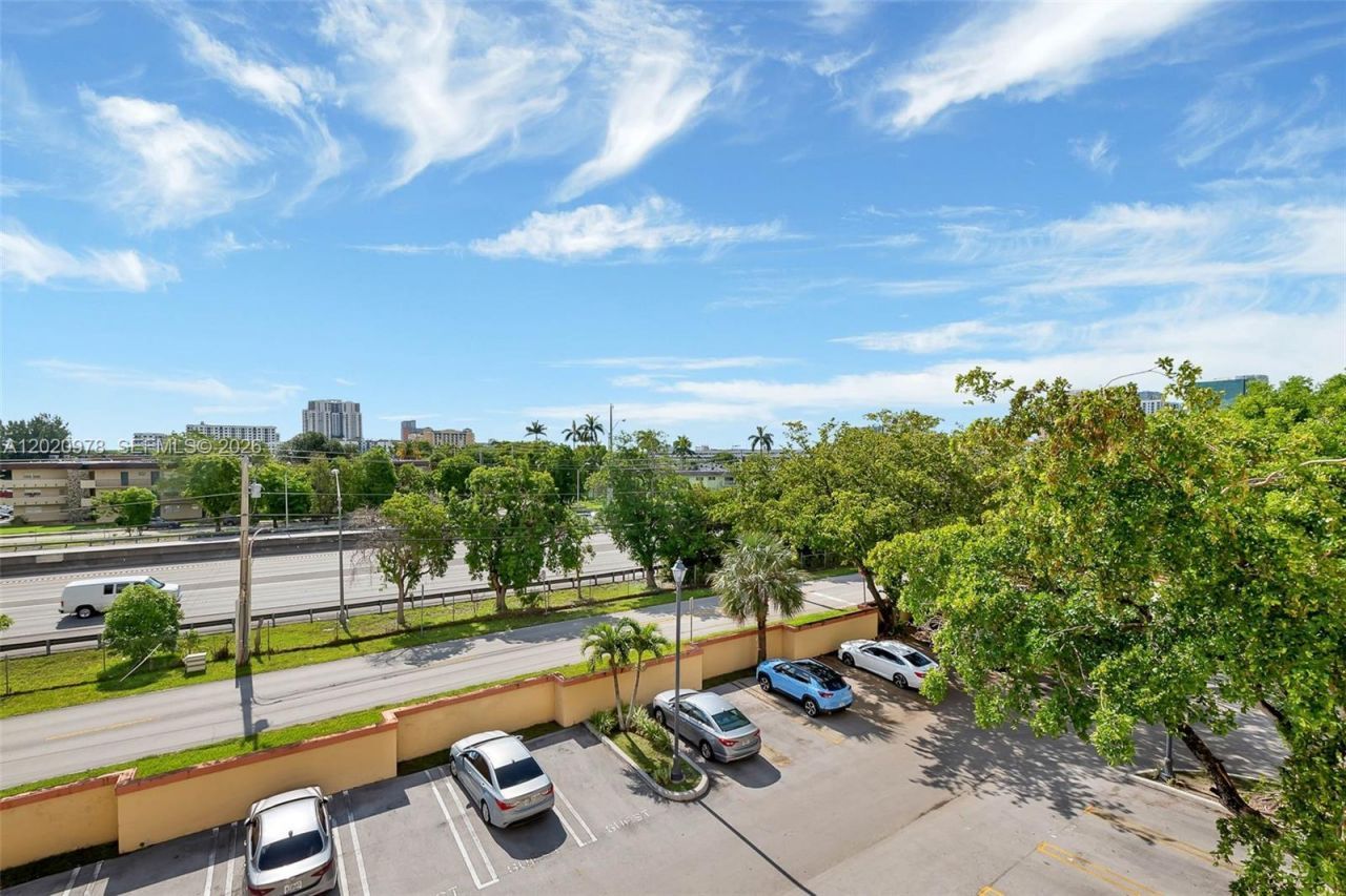 7701 Camino Real, Unit A-416, Miami, FL 33143 Photo